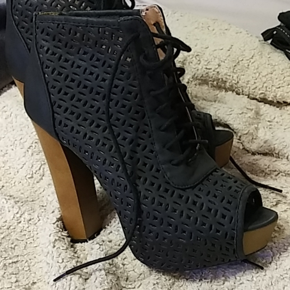 Platform open toed shoes